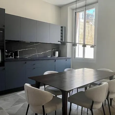 Apartment Centre *
